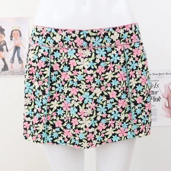 Sag Harbor Black Floral Mini Skirt - Picture 2 of 10